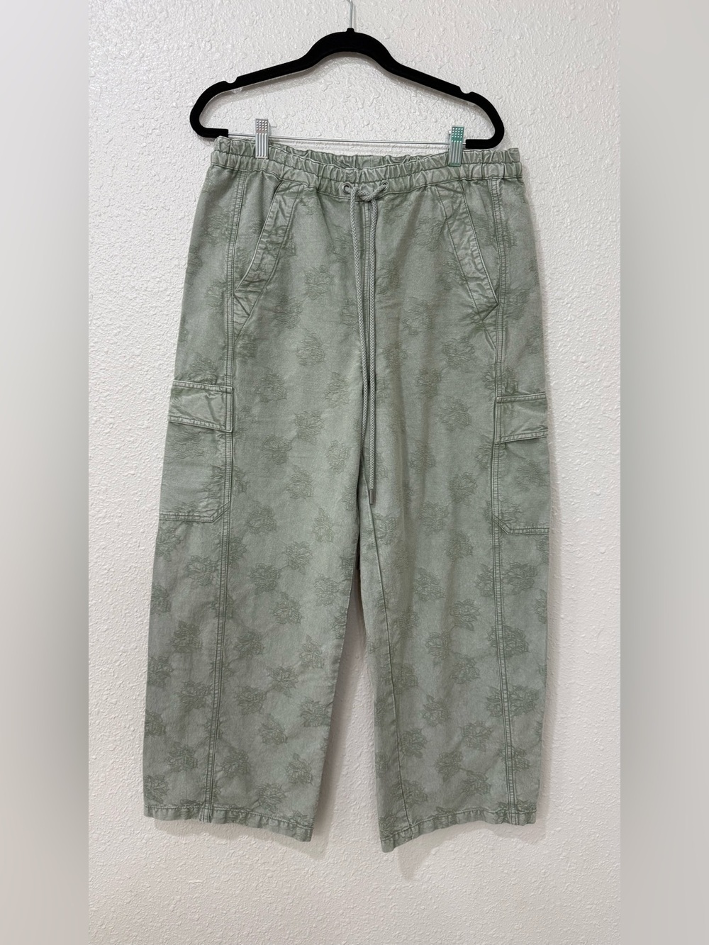 Pilcro Izzie Relaxed Full-Length Cargo Barrel Pants Size S NWOT - Picture 3 of 13
